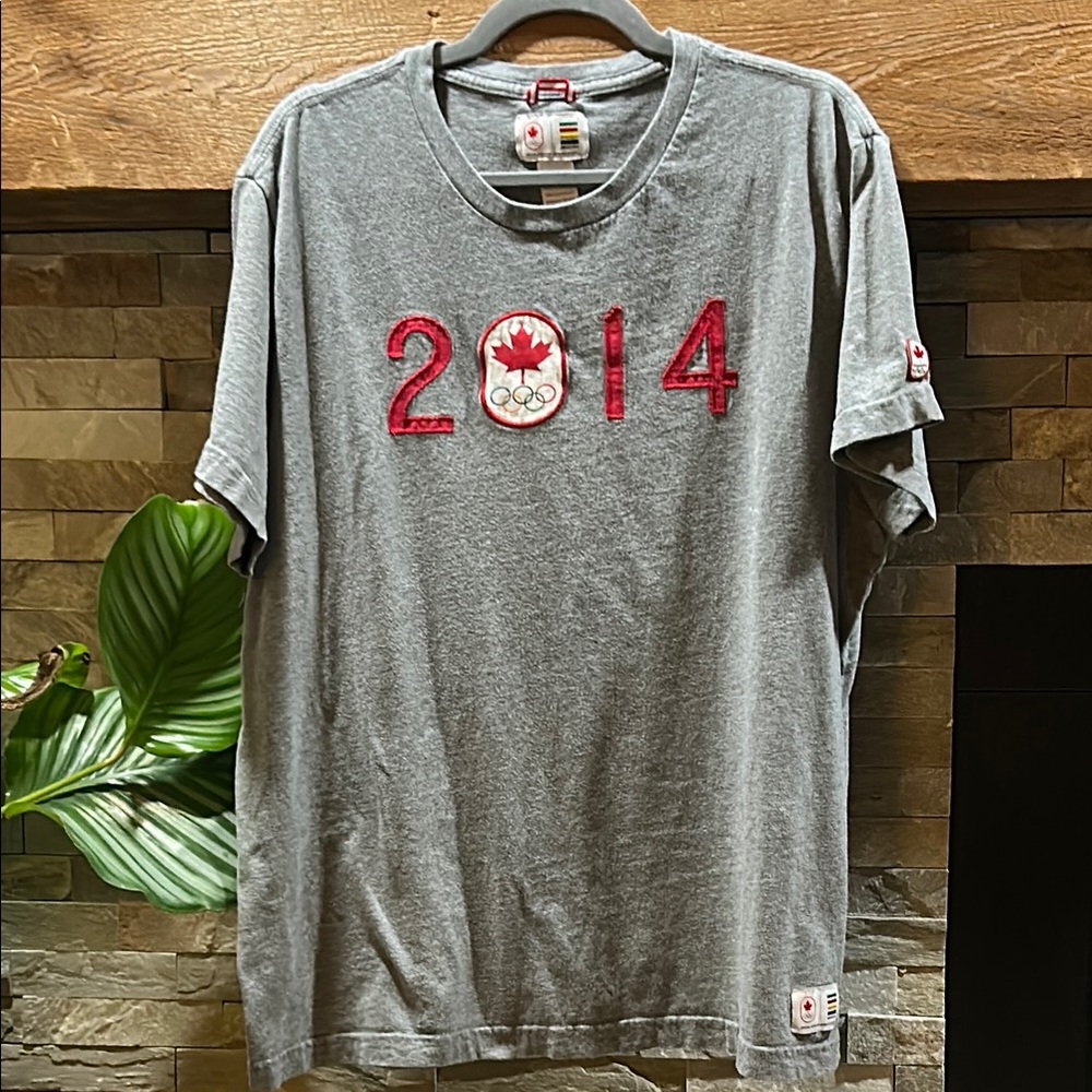 HUDSON’S BAY Official Outfitters 2014 Olympics Canada Maple Leaf Grey Tee